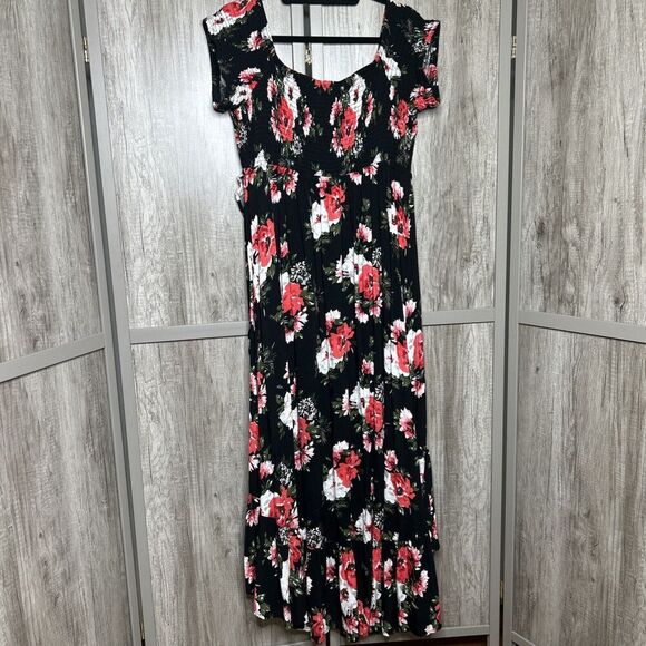 Torrid Maxi Dress High Low Hem Black with Red White Floral Print Smocked Size 2X - Picture 9 of 9